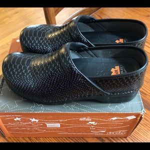 Dansko XP Black Caiman size 43